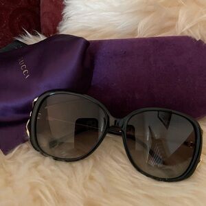 EUC Authentic Gucci sunglasses with case and cloth and drawstring pouch